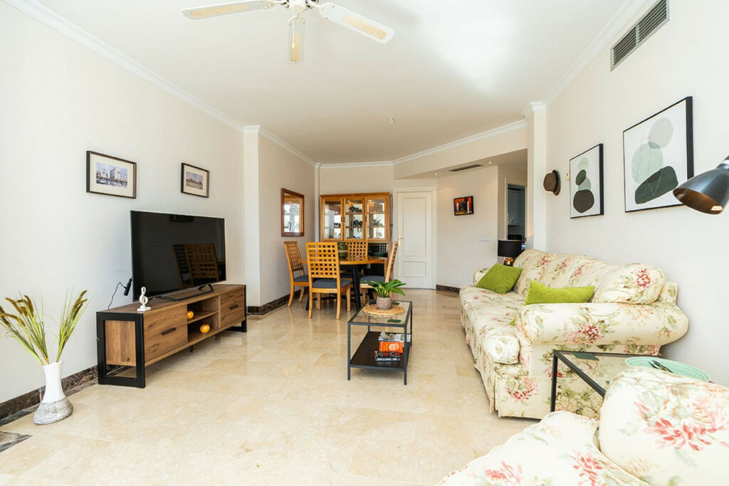 Middle Floor Apartment Bel Air Málaga - image 5