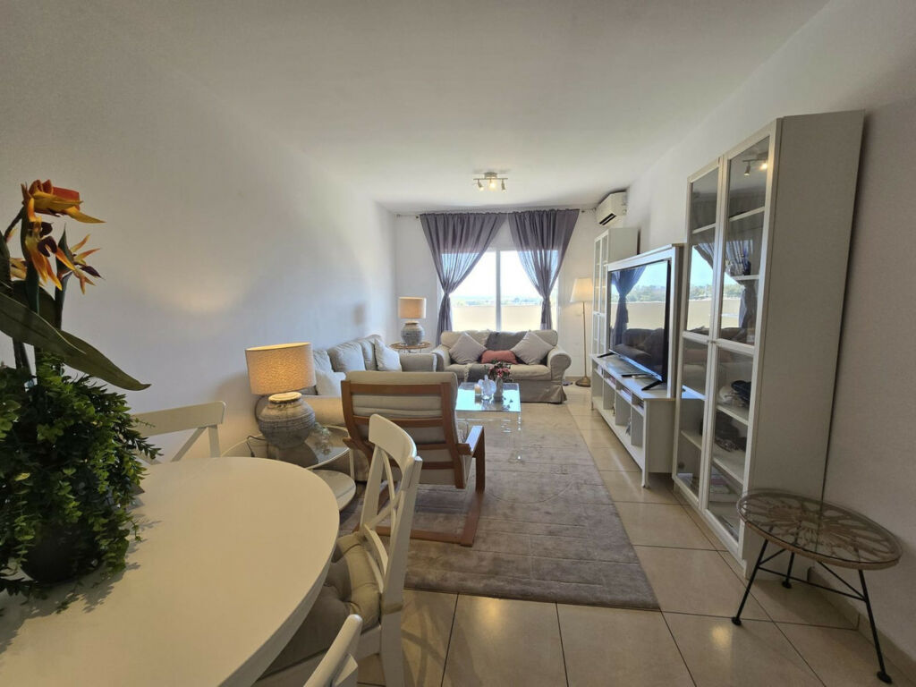 Middle Floor Apartment Nueva Andalucía Málaga - image 5