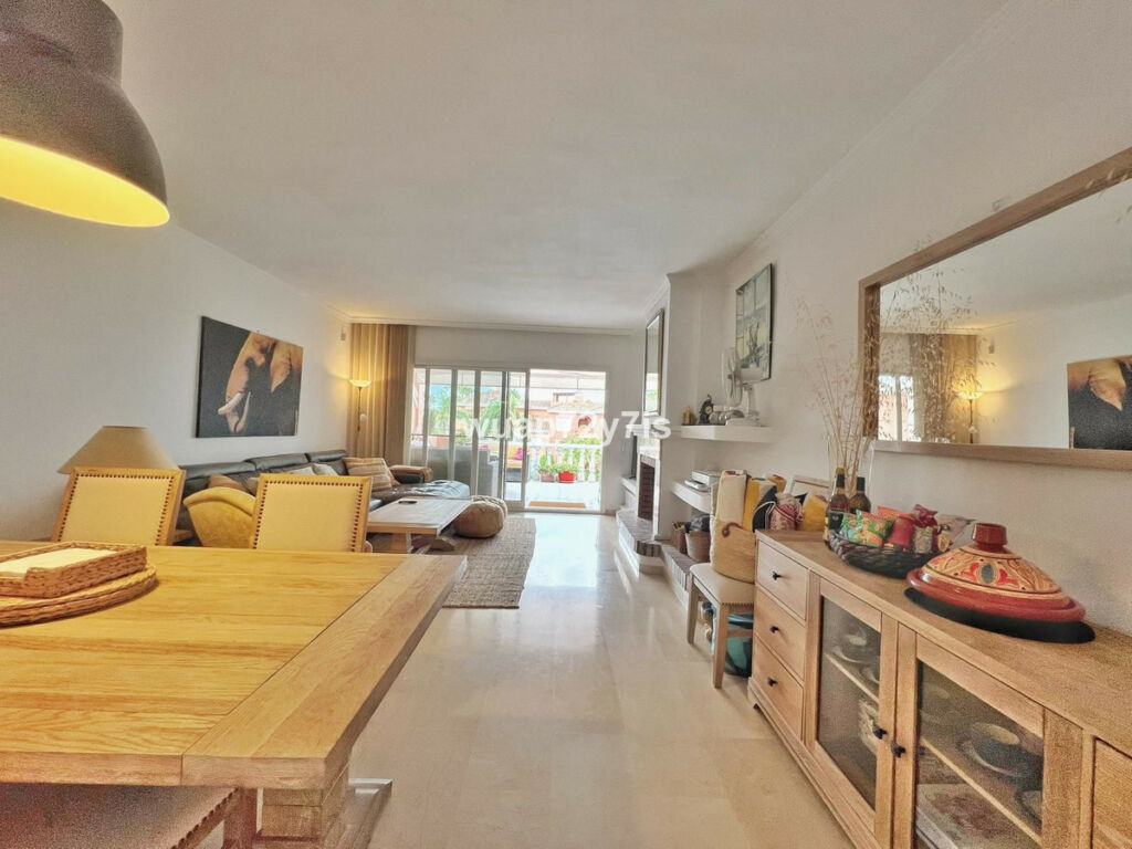 Middle Floor Apartment Estepona Málaga - image 5