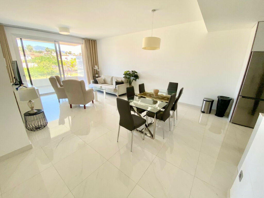 Middle Floor Apartment Estepona Málaga - image 5
