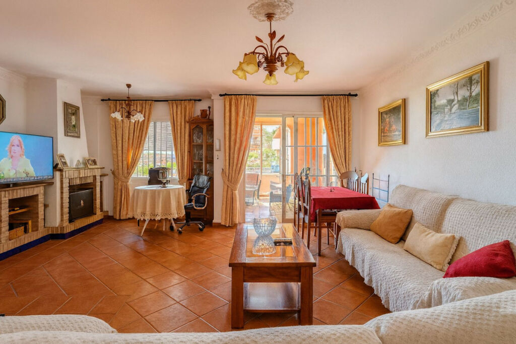 Townhouse Diana Park Málaga - image 5