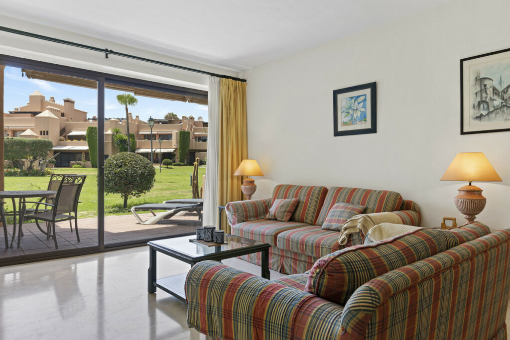 Ground Floor Apartment Estepona Málaga - image 2