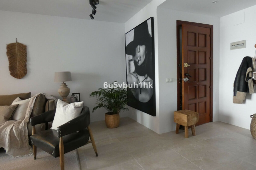 Middle Floor Apartment La Duquesa Málaga - image 5