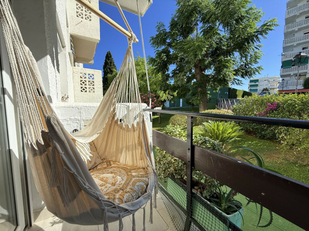 Middle Floor Apartment Estepona Málaga - image 5