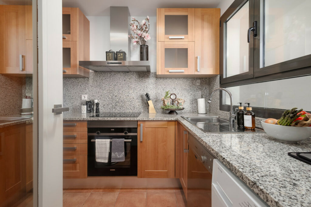 Middle Floor Apartment Estepona Málaga - image 5
