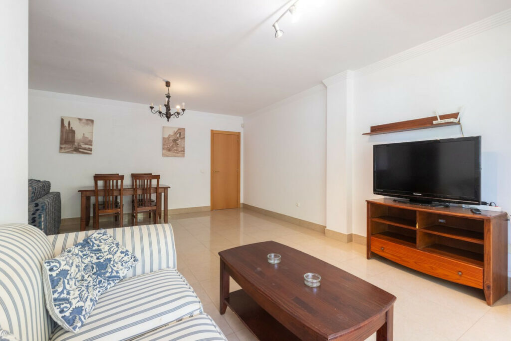 Middle Floor Apartment Elviria Málaga - image 5