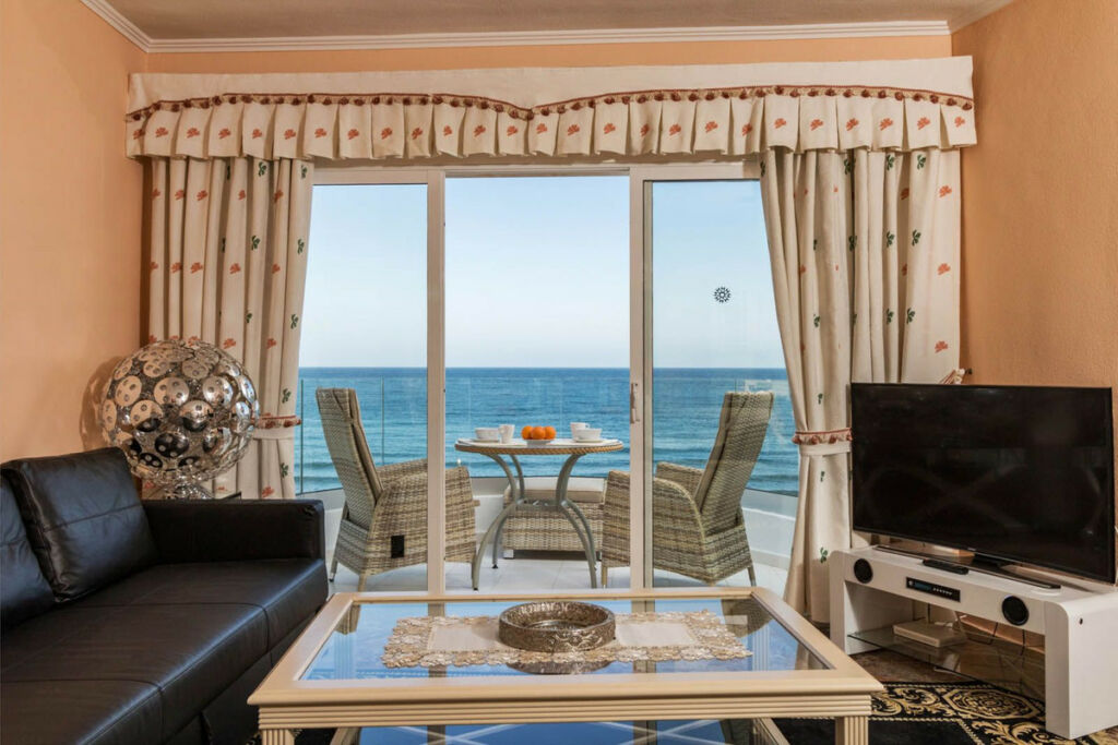 Middle Floor Apartment Calahonda Málaga - image 5