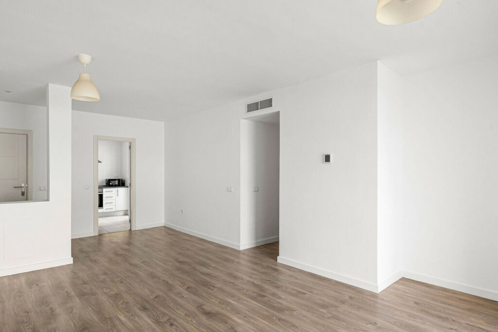 Middle Floor Apartment La Campana Málaga - image 5
