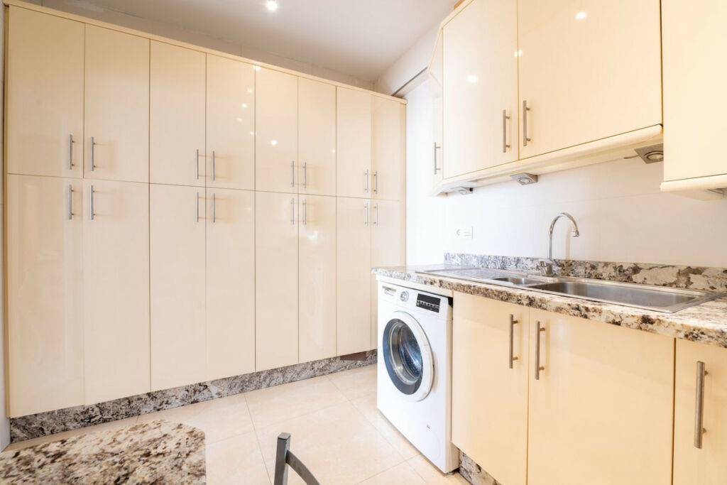 Middle Floor Apartment Marbella Málaga - image 6