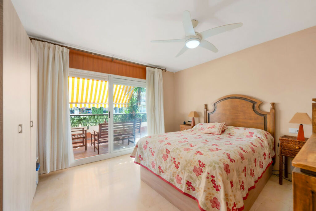 Middle Floor Apartment Marbella Málaga - image 5