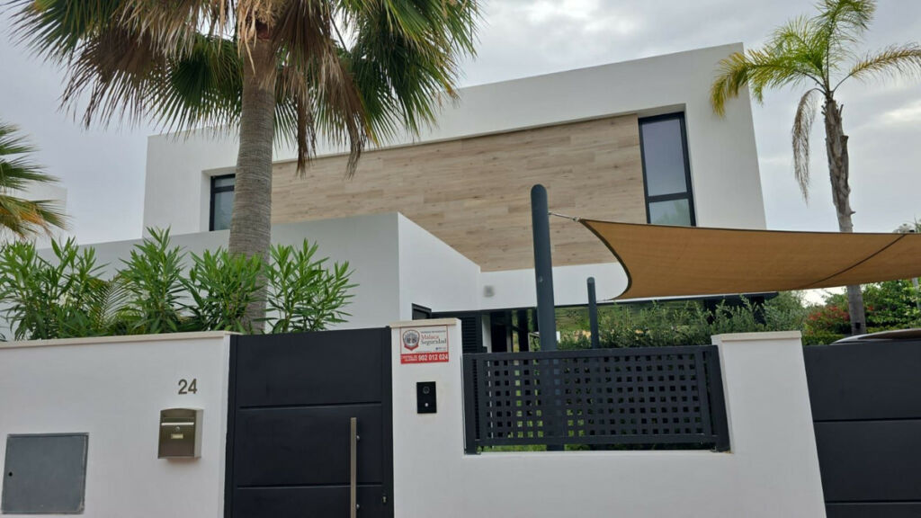 Residential Plot El Paraiso Málaga - image 5