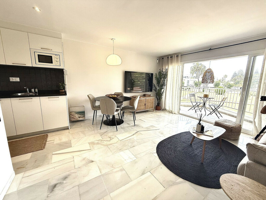 Middle Floor Apartment San Pedro de Alcántara Málaga - image 5