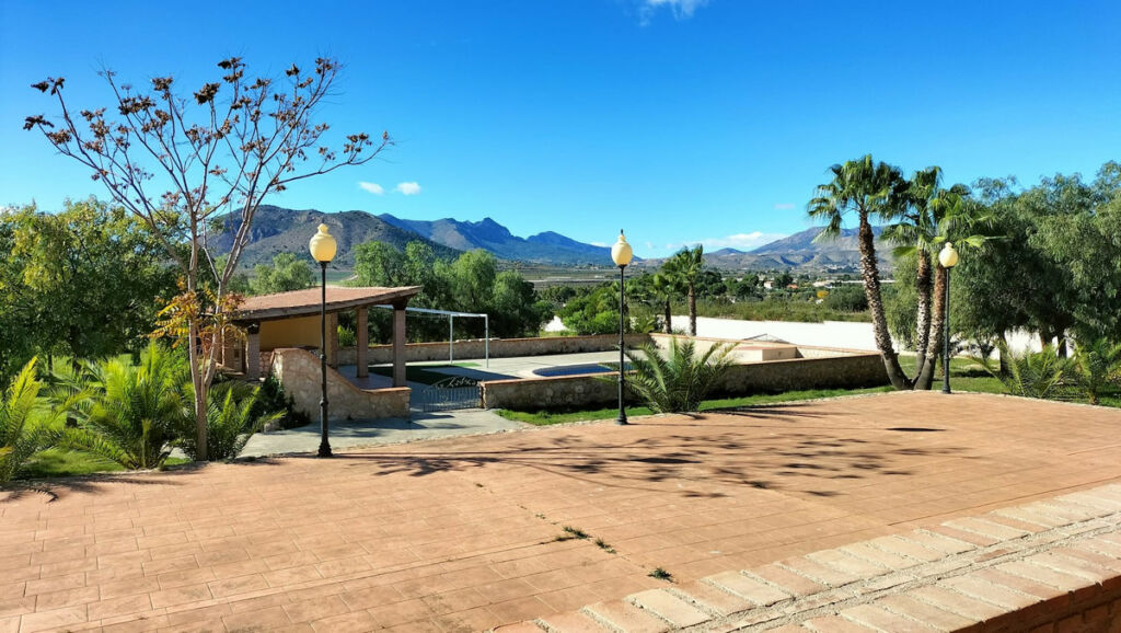 Detached Villa Aspe Alicante - image 5