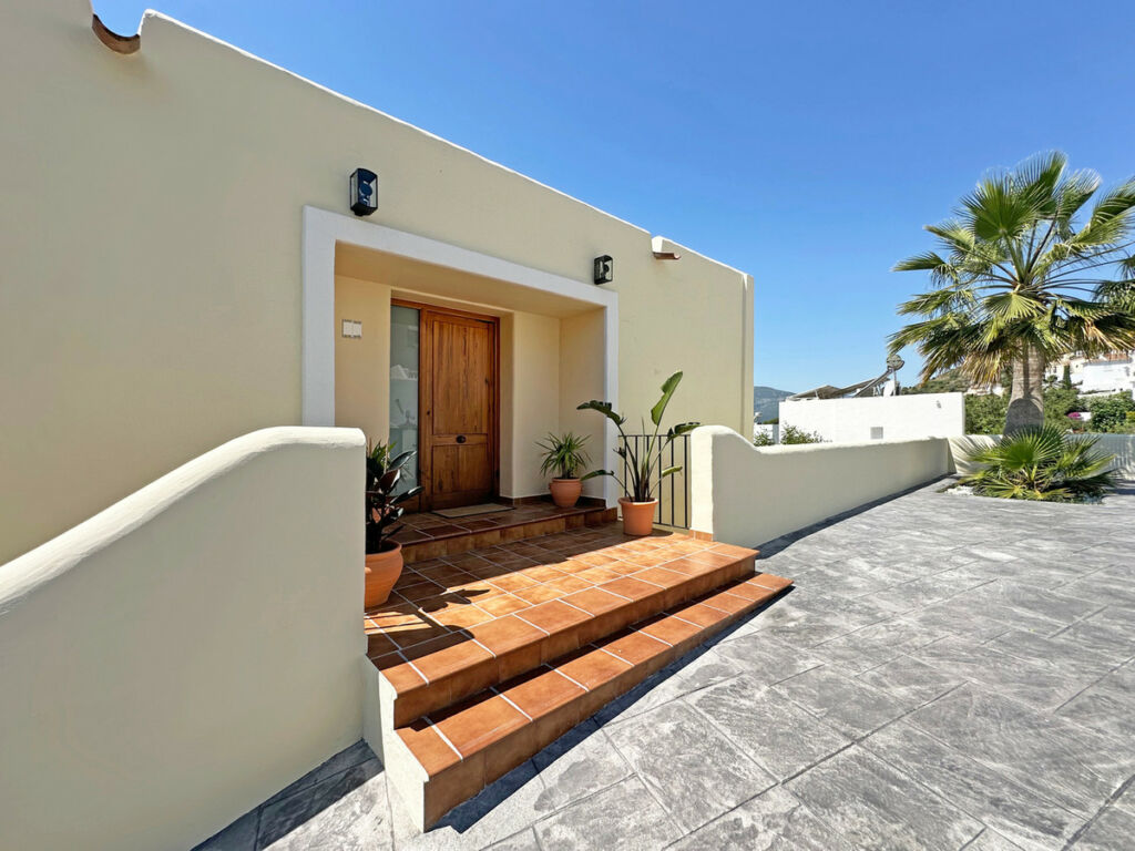 Detached Villa Jalon Alicante - image 5