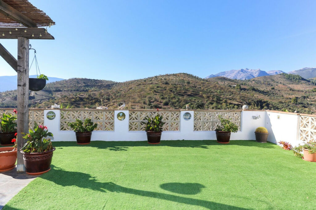 Detached Villa Tolox Málaga - image 5