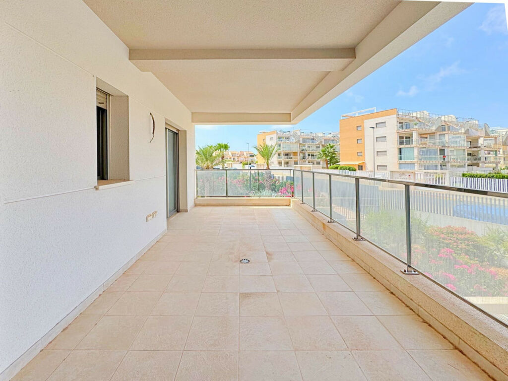 Middle Floor Apartment Villamartin Alicante - image 7