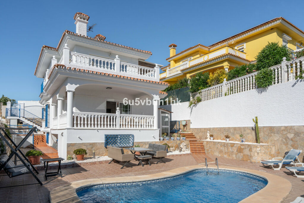 Detached Villa Fuengirola Málaga - image 5