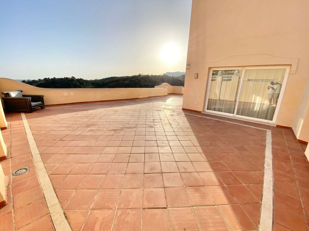 Penthouse Duplex Elviria Málaga - image 5