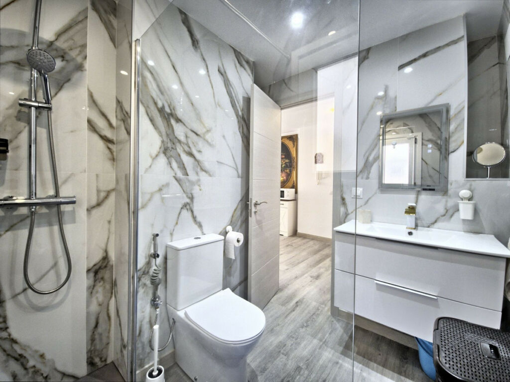 Middle Floor Apartment Marbella Málaga - image 5