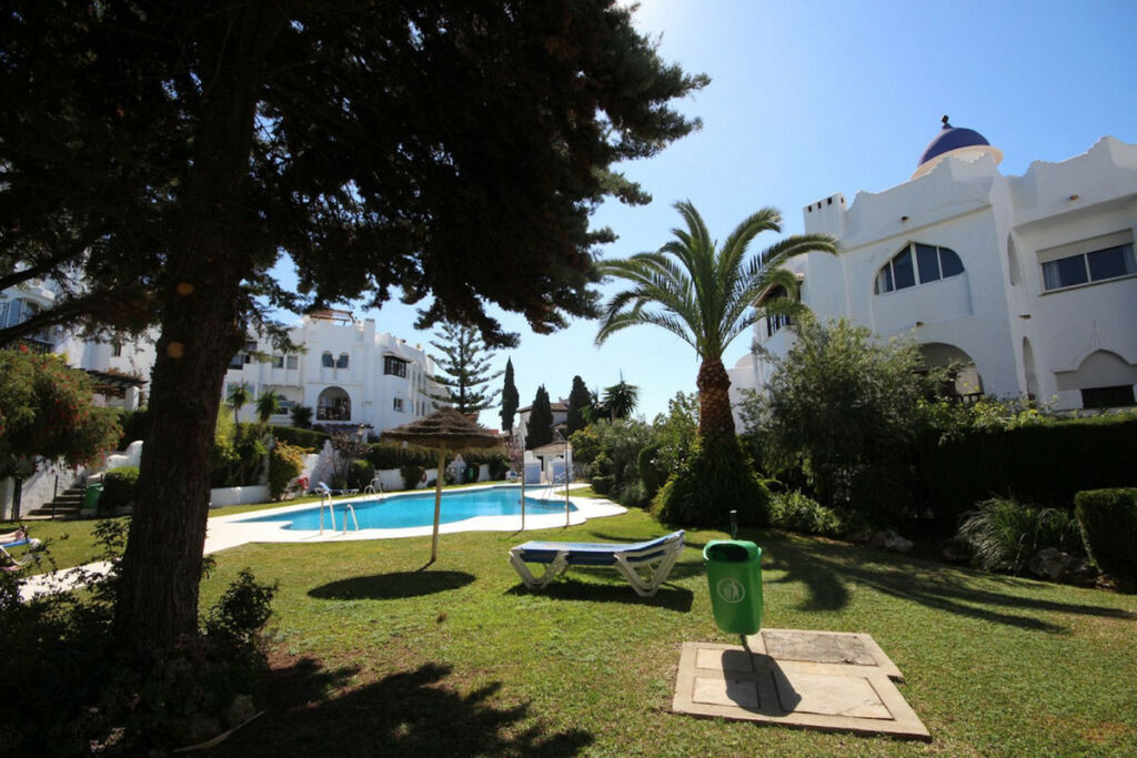 Middle Floor Apartment Calahonda Málaga - image 7