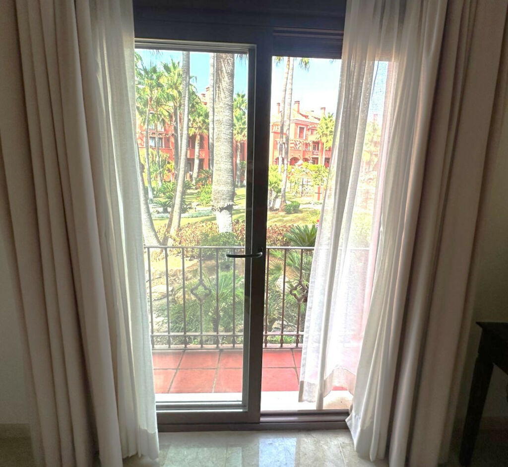 Middle Floor Apartment Puerto Banús Málaga - image 5