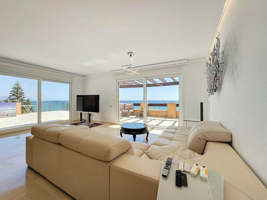 Penthouse Manilva Málaga - image 5