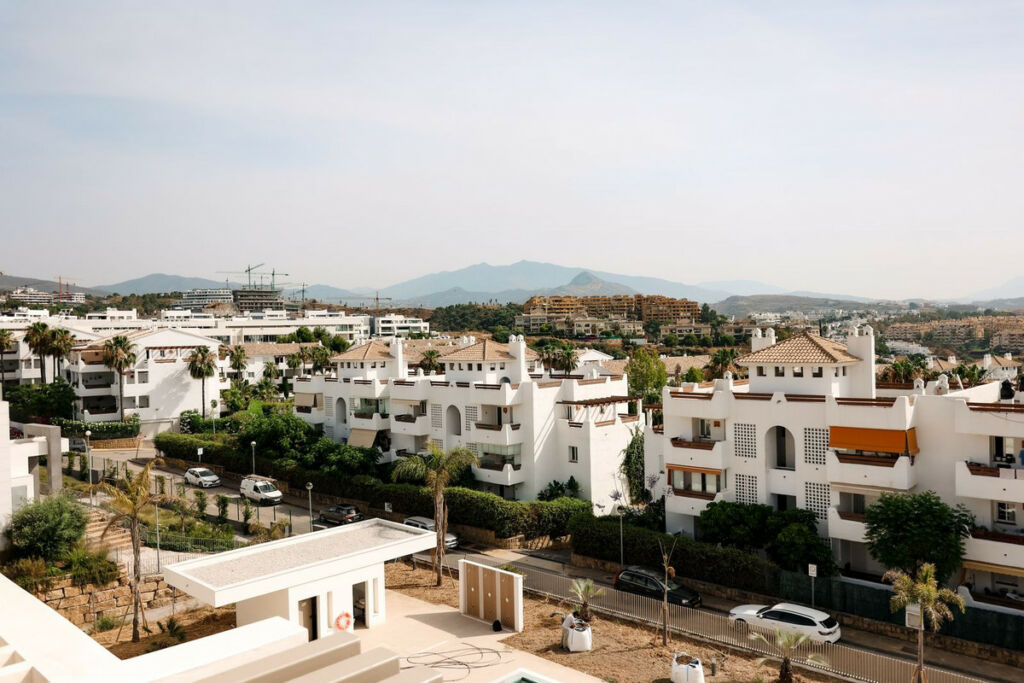 Penthouse Duplex Selwo Málaga - image 4