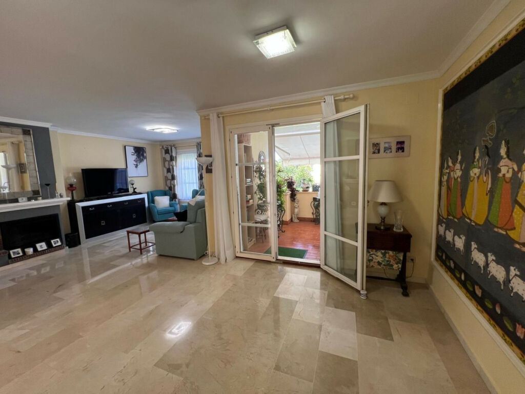 Middle Floor Apartment El Paraiso Málaga - image 5