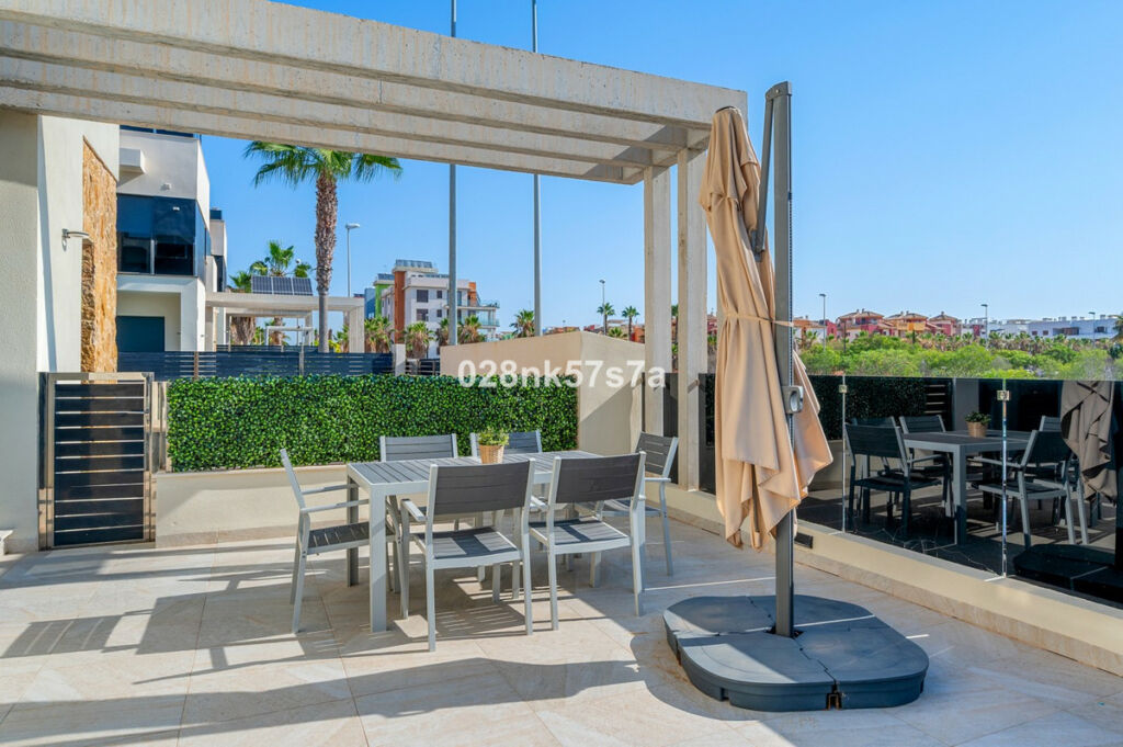 Detached Villa Lomas de Cabo Roig Alicante - image 5