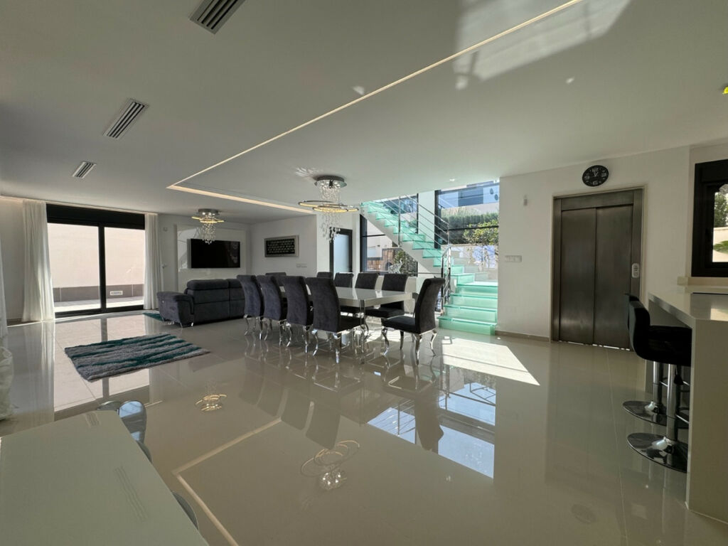 Detached Villa San Miguel de Salinas Alicante - image 5