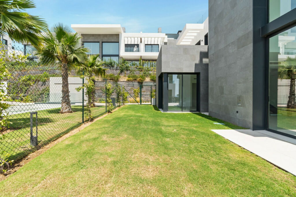 Semi-Detached House Río Real Málaga - image 5