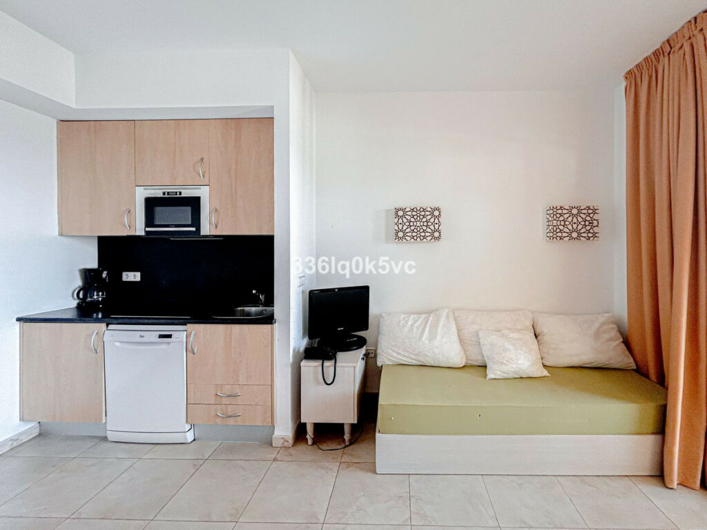 Middle Floor Apartment Manilva Málaga - image 5