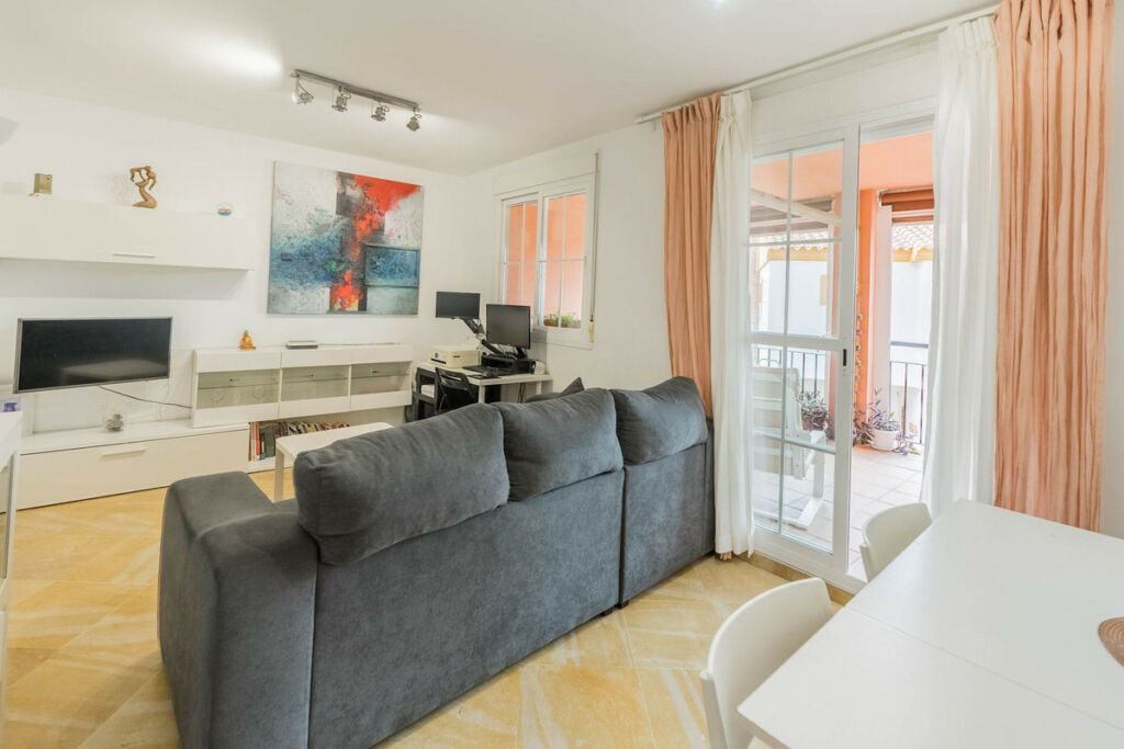 Middle Floor Apartment Benalmadena Málaga - image 5