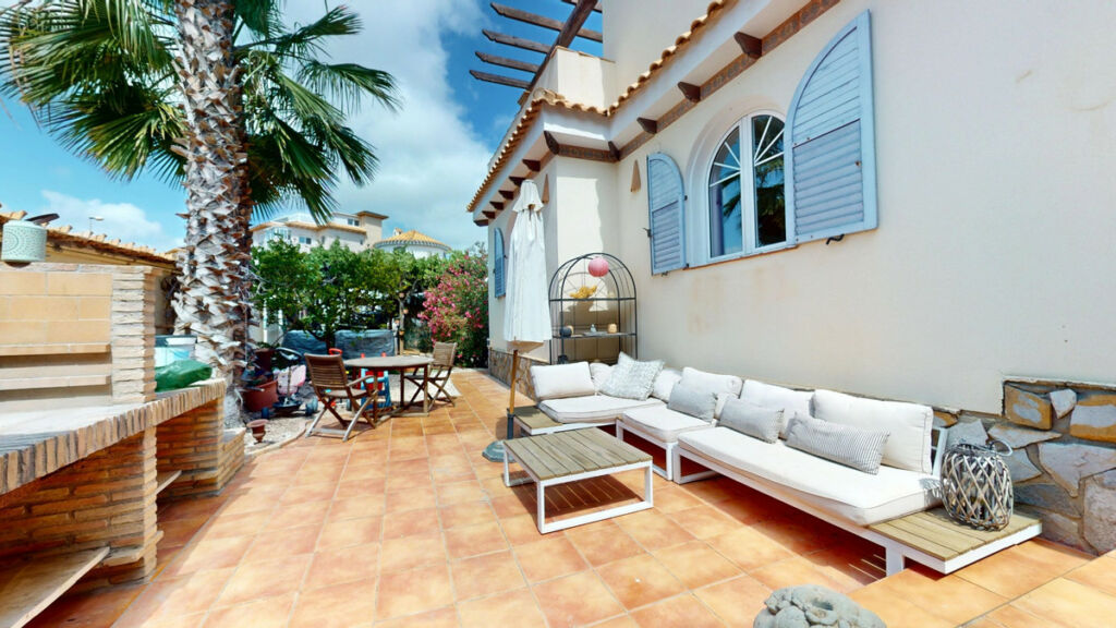 Detached Villa La Zenia Alicante - image 5