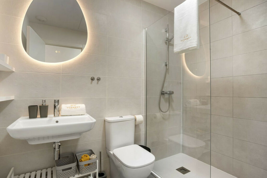 Middle Floor Apartment Estepona Málaga - image 5