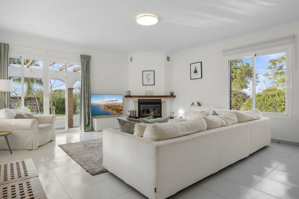 Detached Villa Alhaurín el Grande Málaga - image 5