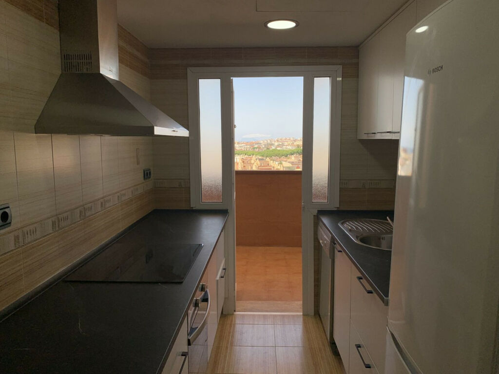 Middle Floor Apartment Estepona Málaga - image 5