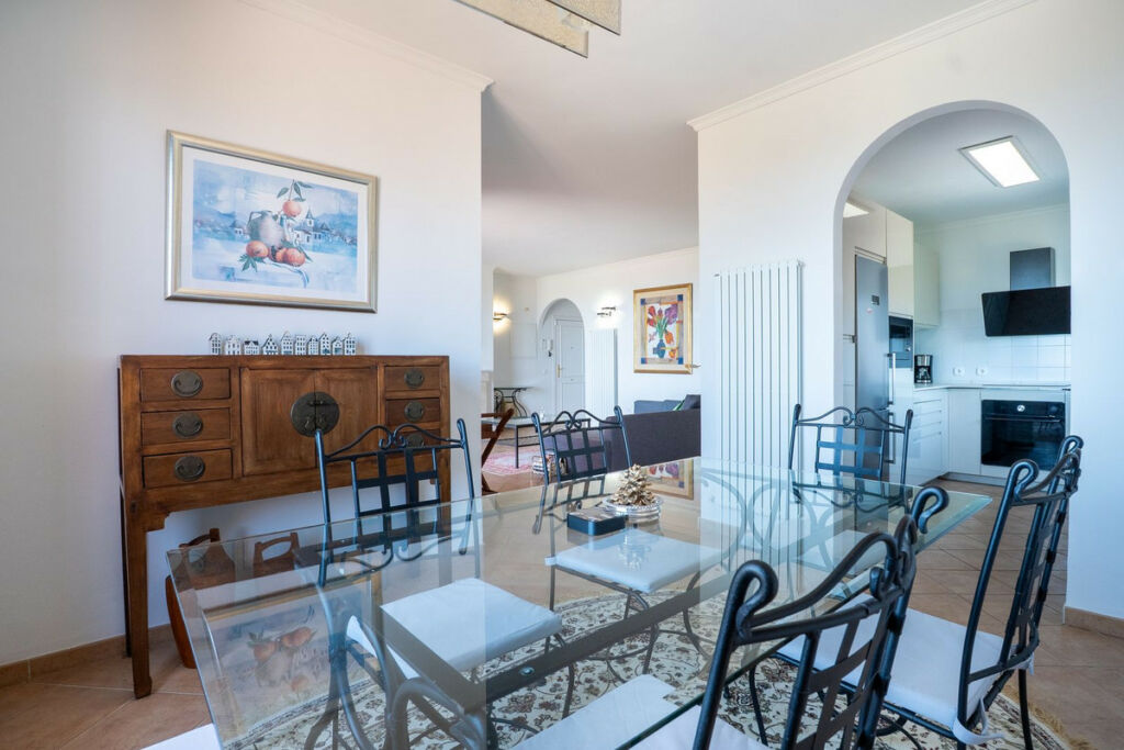 Middle Floor Apartment La Mairena Málaga - image 5