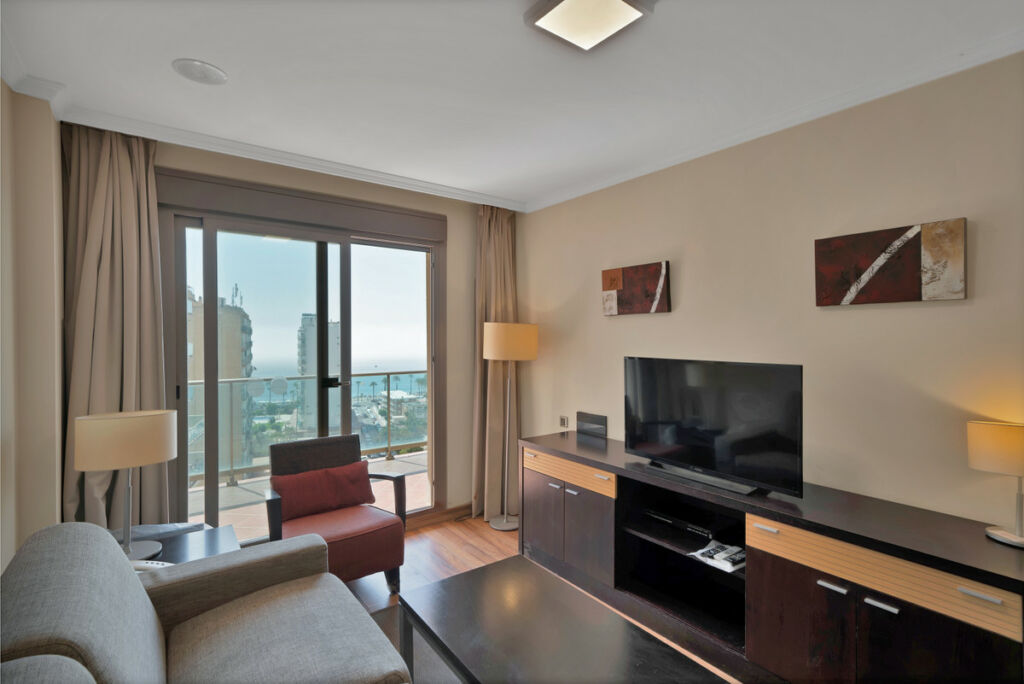 Middle Floor Apartment Benalmadena Málaga - image 5