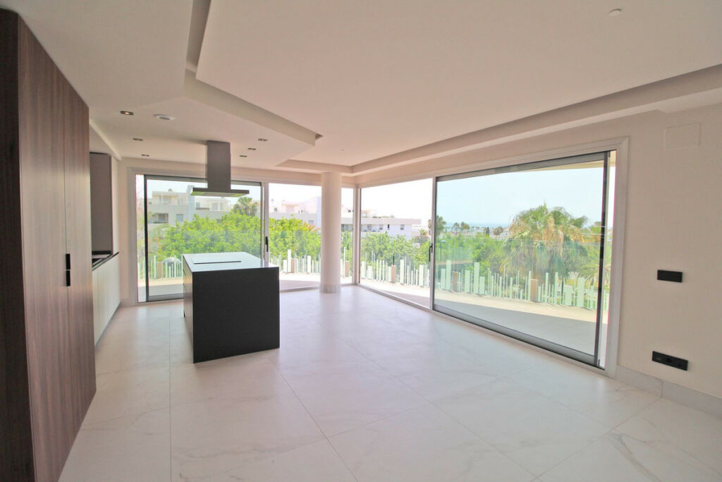 Middle Floor Apartment San Pedro de Alcántara Málaga - image 5