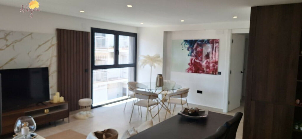 Middle Floor Apartment Torrevieja Alicante - image 5