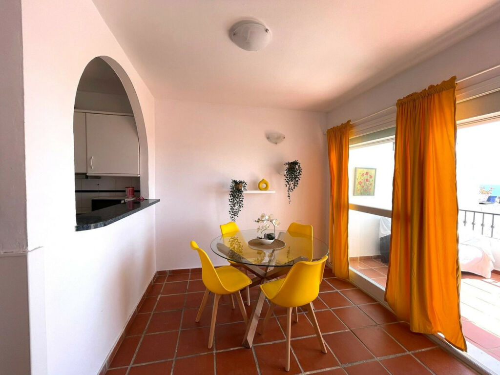 Top Floor Apartment Manilva Málaga - image 5