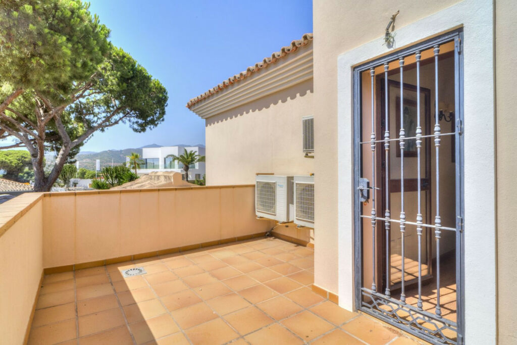 Detached Villa Las Chapas Málaga - image 50