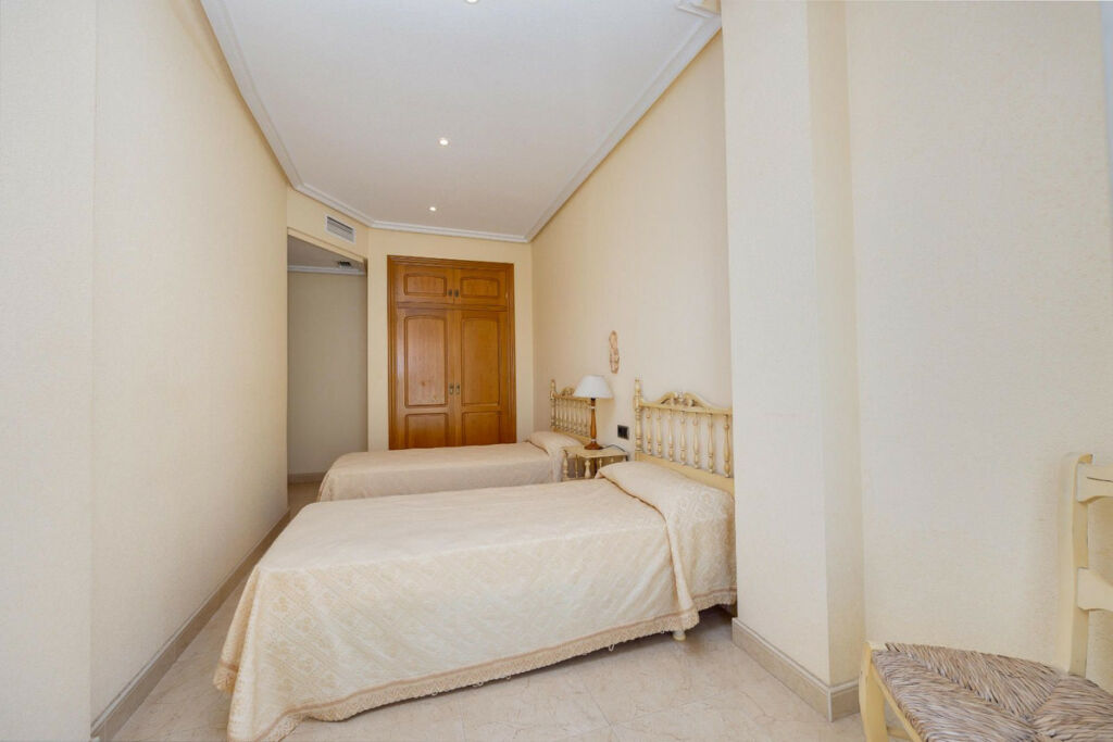 Middle Floor Apartment Torrevieja Alicante - image 50