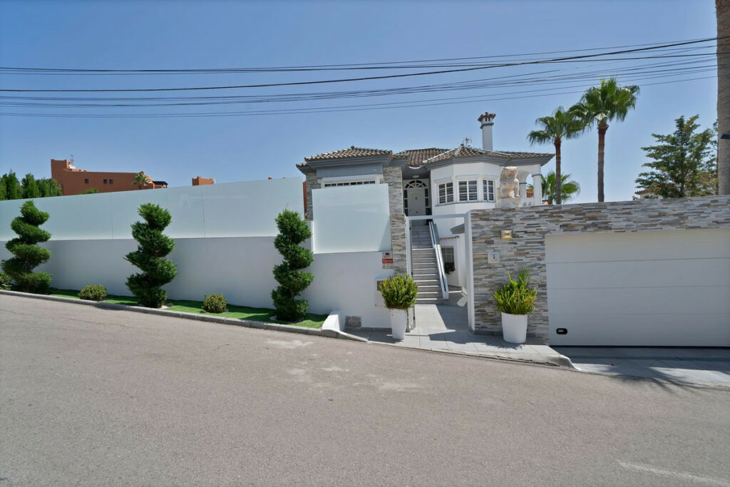 Detached Villa Estepona Málaga - image 50
