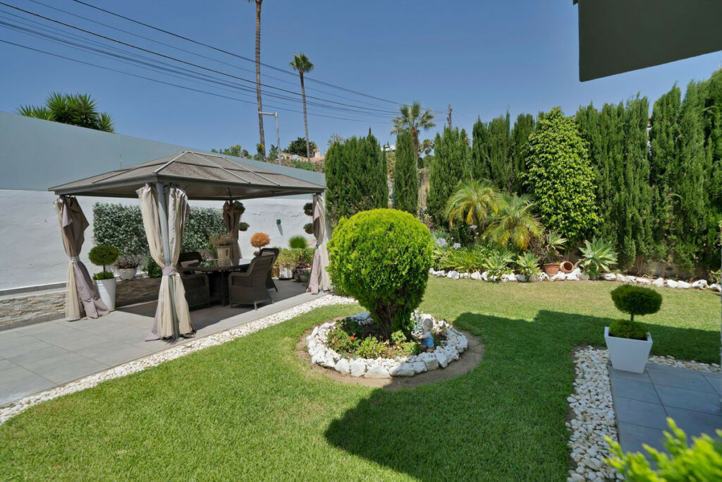 Detached Villa Estepona Málaga - image 52
