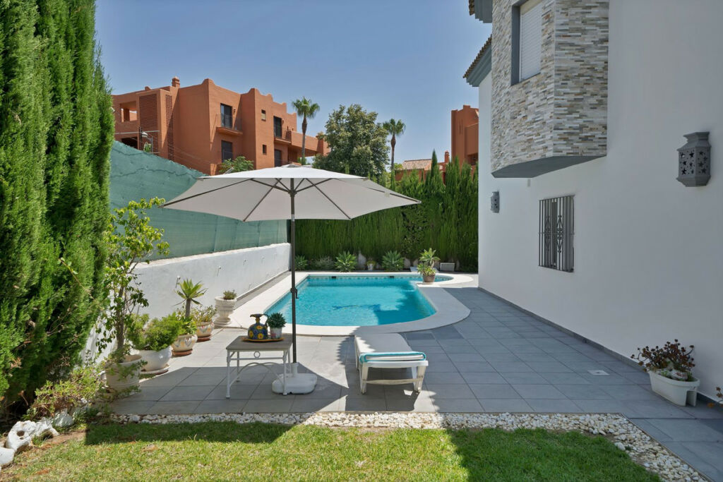 Detached Villa Estepona Málaga - image 53