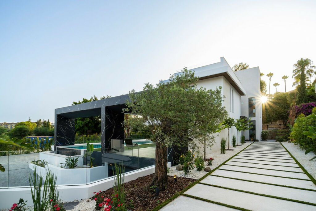 Detached Villa El Paraiso Málaga - image 53