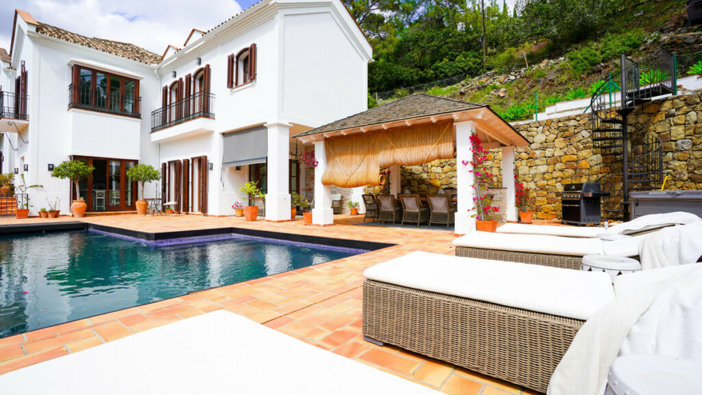 Detached Villa El Madroñal Málaga - image 13