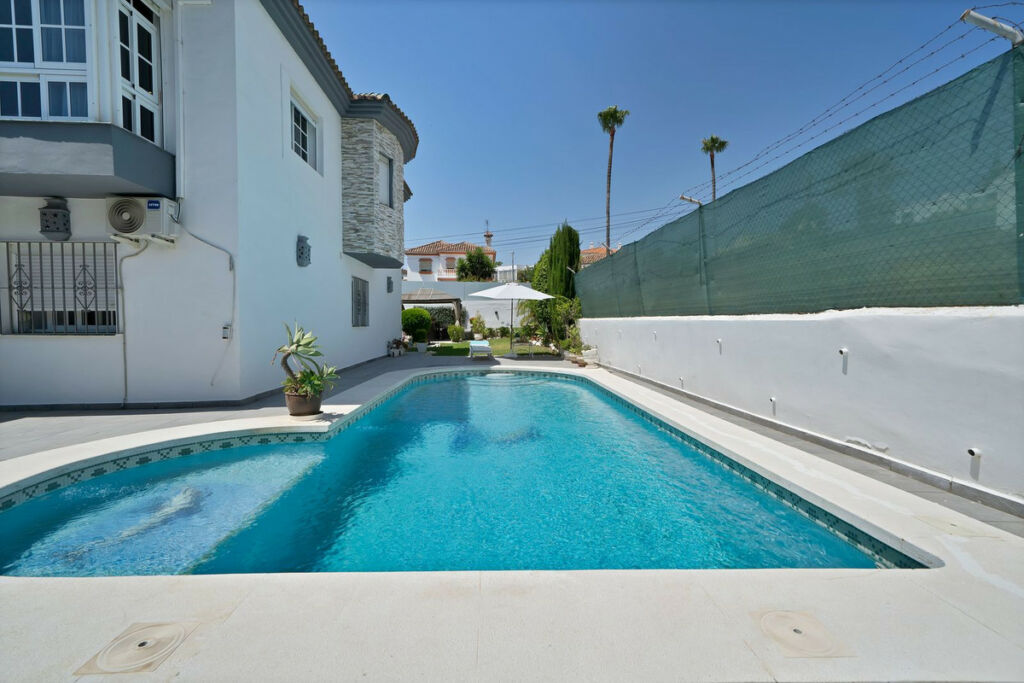 Detached Villa Estepona Málaga - image 57
